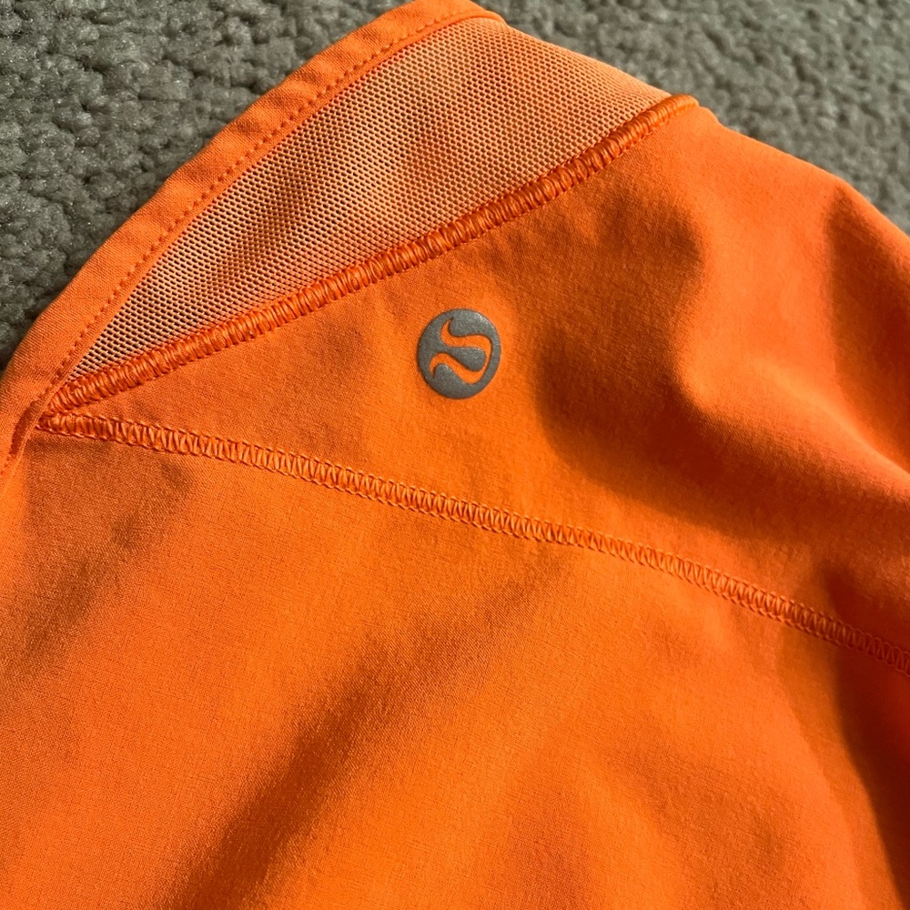 size 6 lulu hotty hot shorts!